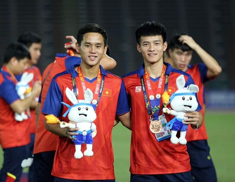 Bùi Hoàng Việt Anh - Trung Vệ Cao Ráo