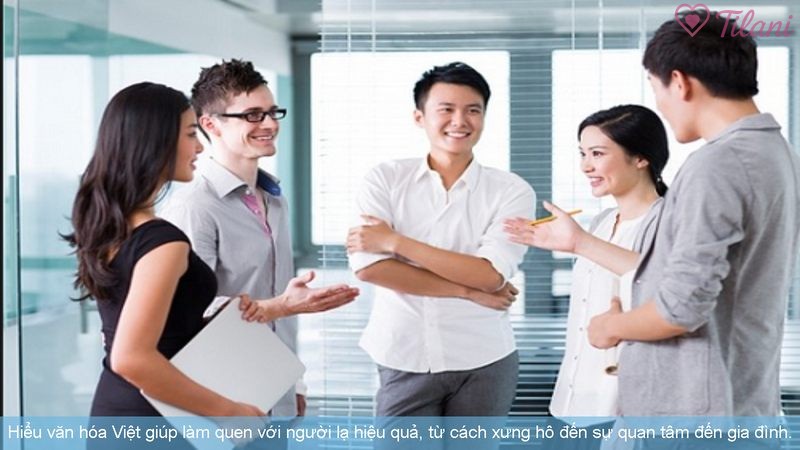 Hiểu văn hóa Việt giúp làm quen với người lạ hiệu quả, từ cách xưng hô đến sự quan tâm đến gia đình.