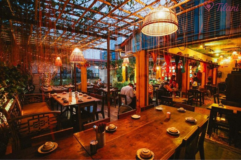 Secret Garden – nhà hàng sân thượng đậm chất Việt với nhiều góc ngồi kín đáo cho cặp đôi.