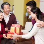 Mẹo tiết kiệm khi mua quà tết tặng nhà người yêu